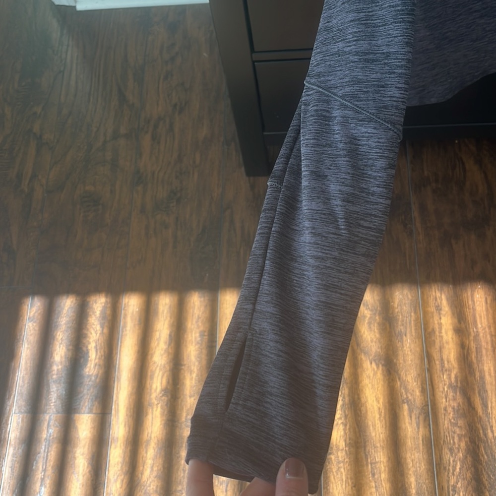 Running pullover - Picture 3 of 4